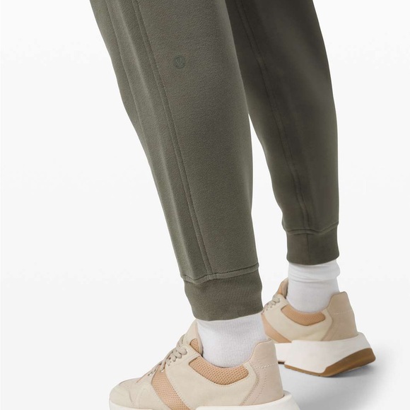 Lululemon Scuba High-Rise Jogger *Fleece 28"
Grey Sage - Picture 5 of 8